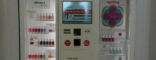 essie color boutique is one of Kimmie 님이 저장한 장소.