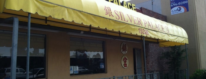 Silver Palace Chinese Restaurant is one of สถานที่ที่ Paul ถูกใจ.