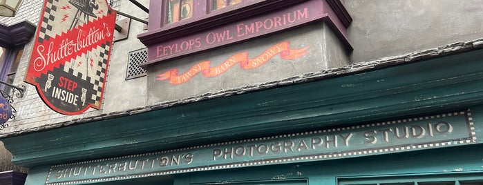 Shutterbutton’s™ Photography Studio is one of Shops of Diagon Alley.