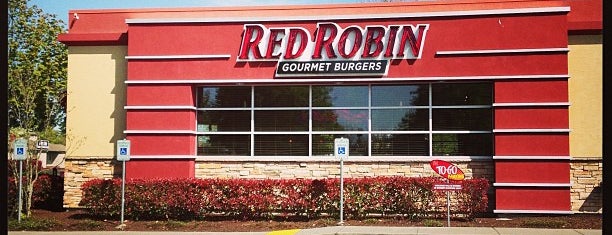 Red Robin Gourmet Burgers and Brews is one of Joe: сохраненные места.