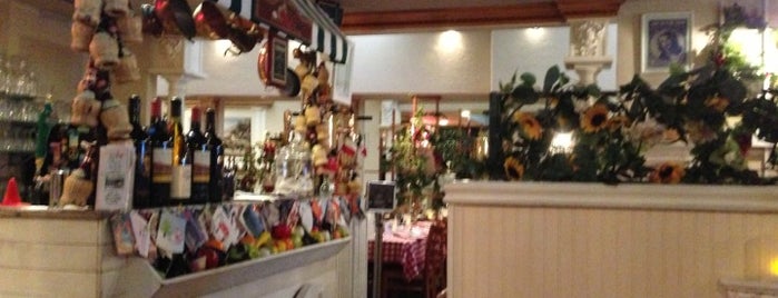 O Sole Mio Restaurant is one of Posti che sono piaciuti a Clive.