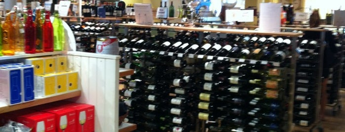 Main Street Wine And Gourmet is one of Lugares favoritos de KTLR.