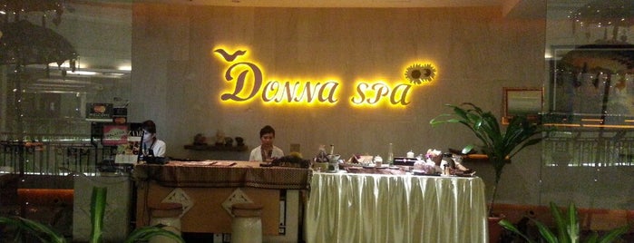 Donna spa Pamper Zone Starhill is one of Locais curtidos por Travel.