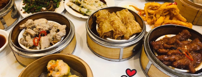 Iron Chef Chinese Seafood Restaurant is one of Senia'nın Beğendiği Mekanlar.