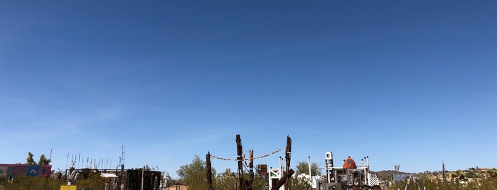 Noah Purifoy Outdoor Desert Museum is one of Palm Springs.