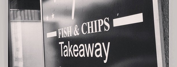 Papa's Fish & Chips is one of Tempat yang Disukai Carl.