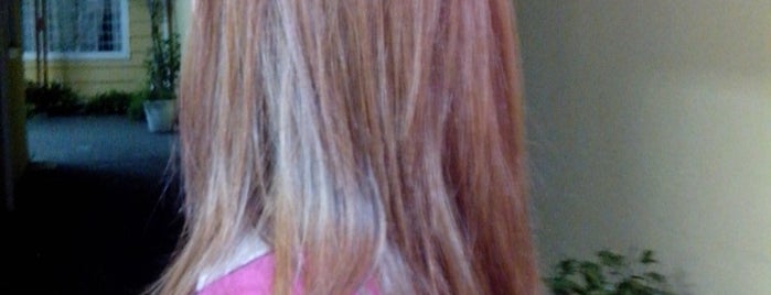 Betuska Hair Beauty is one of Locais curtidos por Juliana.