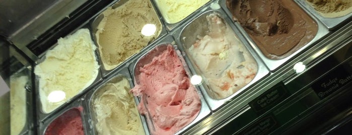 Cold Stone Creamery is one of Orte, die Daniel gefallen.