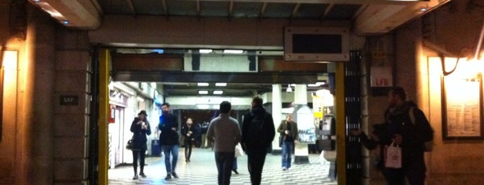 Embankment London Underground Station is one of plutone.
