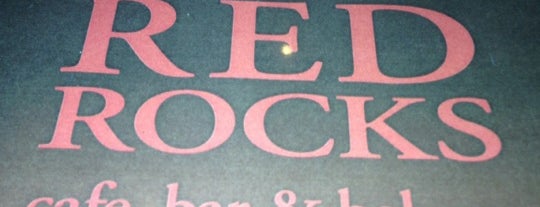 Red Rocks Cafe is one of Almu'nun Beğendiği Mekanlar.