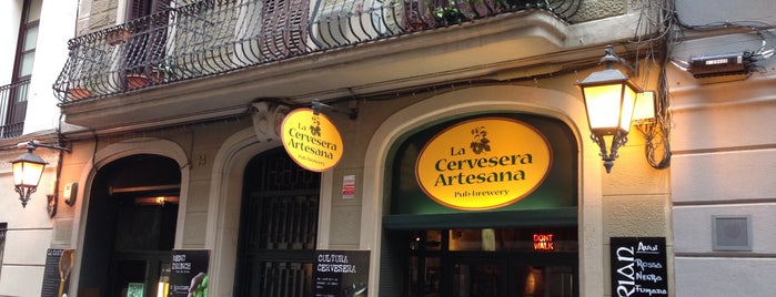La Cervesera Artesana is one of cervecerias en barcelona.