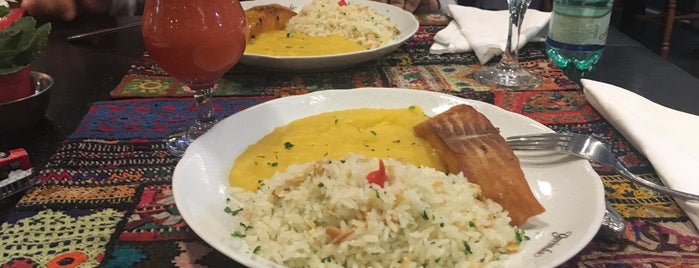 Tulsi Indian Cuisine is one of Orte, die Alê gefallen.