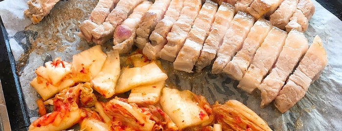 보물촌꺼먹돼지 is one of BBQ.