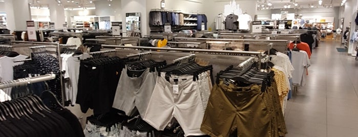 H&M is one of Posti che sono piaciuti a Thisara.