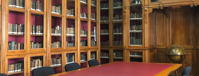İstanbul Üniversitesi Nadir Eserler Kütüphanesi is one of Locais salvos de ⚓️Ceyda.