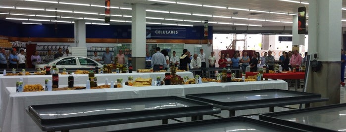 Extrabom Supermercado Plaza Top Life is one of Fabiano : понравившиеся места.