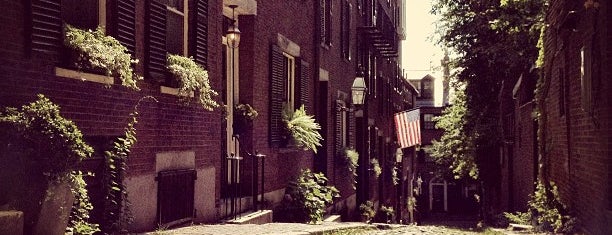 Acorn Street is one of Boston List.