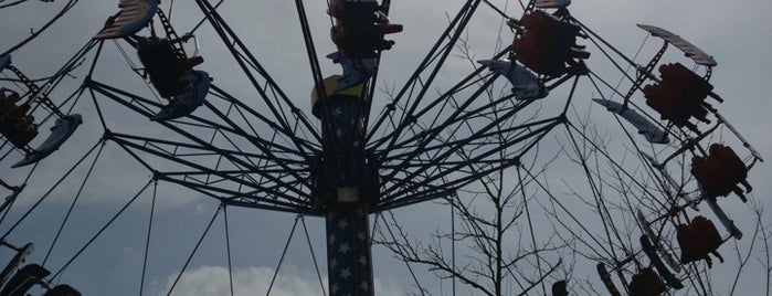 Sky Rider is one of สถานที่ที่ Allison ถูกใจ.