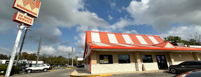 Whataburger is one of สถานที่ที่ B David ถูกใจ.