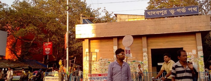 Jadavpur 8B Bus Stand is one of Kolkata.
