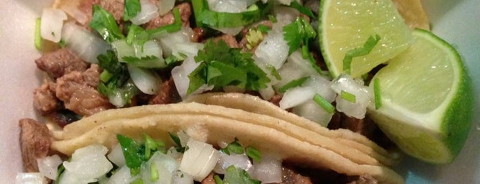 Tacos La Villa is one of สถานที่ที่ Kevin ถูกใจ.