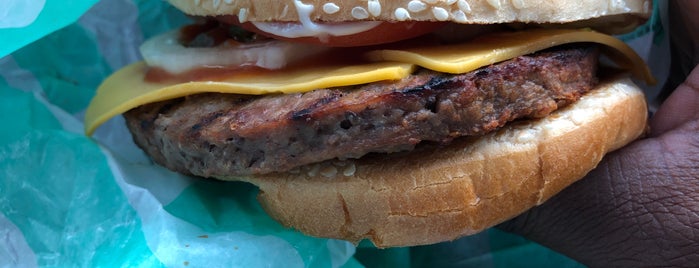 Burger King is one of Tempat yang Disukai Chester.