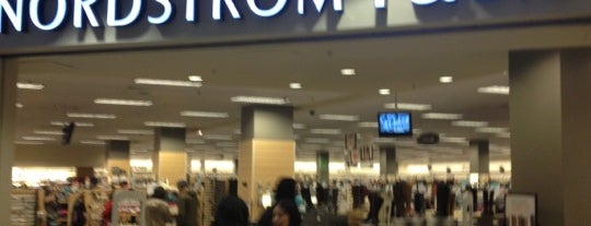 Nordstrom Rack is one of Locais curtidos por Sneakshot.