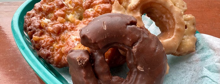 Golden Donuts is one of SF Bakeries.