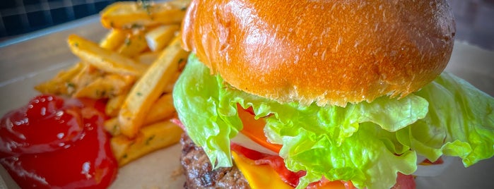 Belly Burgers is one of The 9 Best Places for Homemade Sauces in San Francisco.