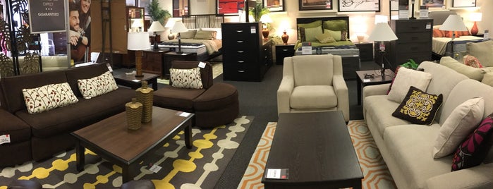 CORT Furniture Clearance Center is one of Posti che sono piaciuti a An.