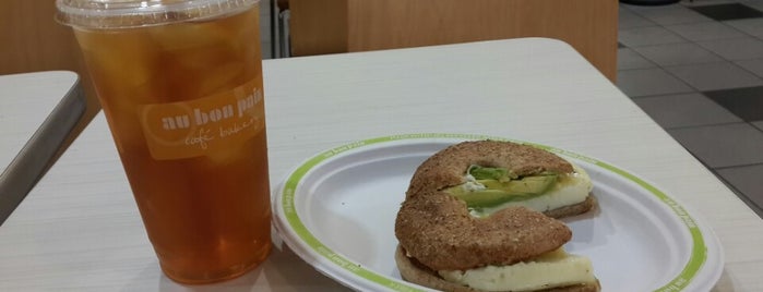 Au Bon Pain is one of Armandoさんのお気に入りスポット.