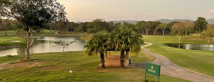 Club de Golf is one of Tempat yang Disukai Edgar.