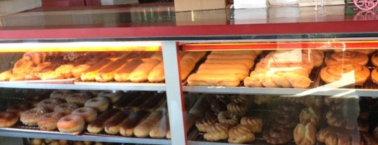 CK's Donuts is one of สถานที่ที่บันทึกไว้ของ Alex.