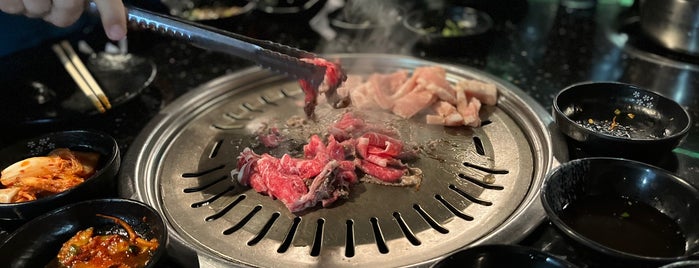 Q-Pot Korean BBQ and Hot Pot is one of Rei Alexandraさんのお気に入りスポット.