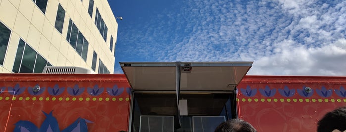 Googleplex - Bijali Food Truck is one of สถานที่ที่ Vihang ถูกใจ.
