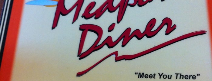Medport Restaurant & Diner is one of Posti che sono piaciuti a Jeffery.
