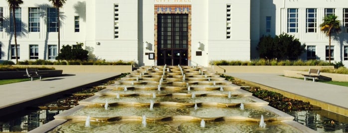 Santa Monica City Hall is one of Santa Monica Tourist Options.