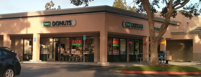 Tasty Donuts is one of Lieux qui ont plu à Rei Alexandra.