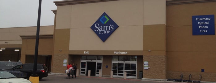 Sam's Club is one of สถานที่ที่ John ถูกใจ.