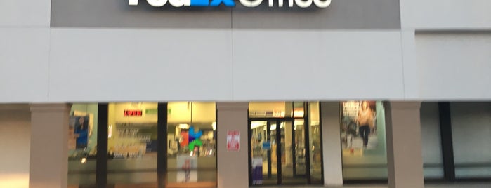 FedEx Office Print & Ship Center is one of Tempat yang Disukai Mike.