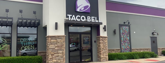 Taco Bell is one of Hot place.