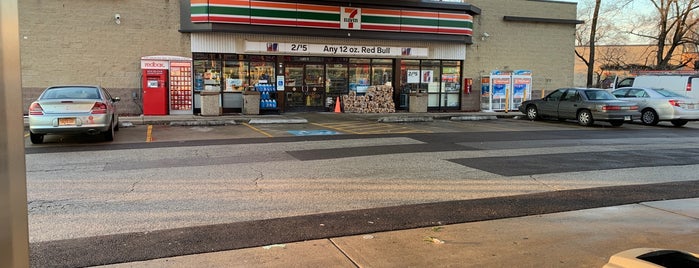 7-Eleven is one of Andrewさんのお気に入りスポット.