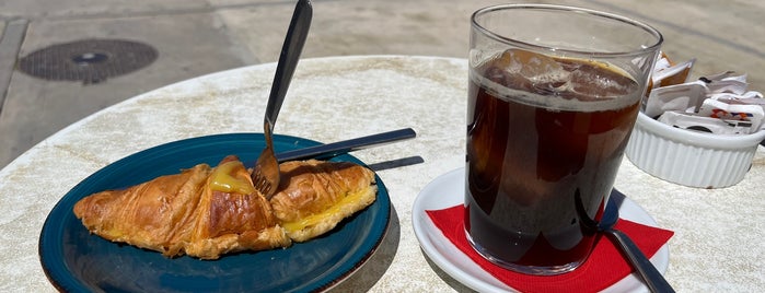 Croissant Show is one of Ibiza Restaurant.