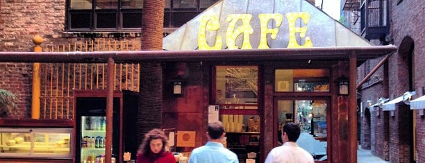 Jackson Place Cafe is one of Tempat yang Disimpan kaleb.
