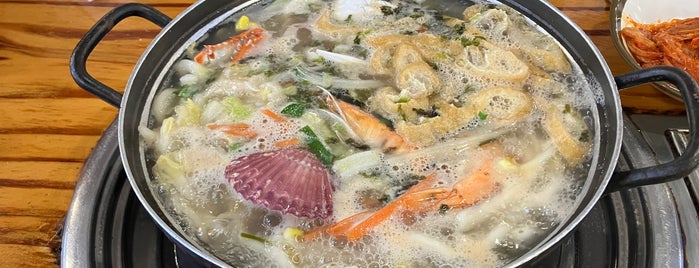 밀터 칼국수집 is one of 천안.