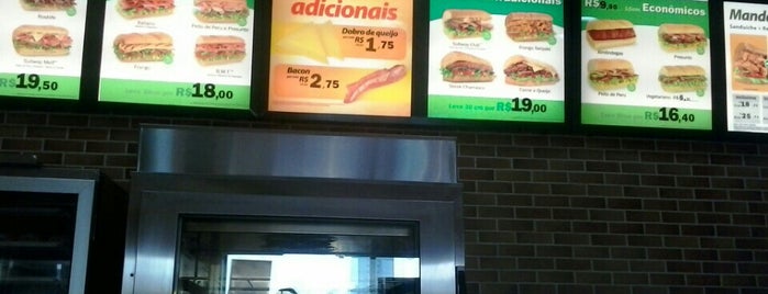 Subway is one of Orte, die Alexandre gefallen.