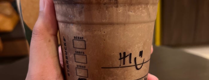 Starbucks is one of Lieux sauvegardés par Kimmie.