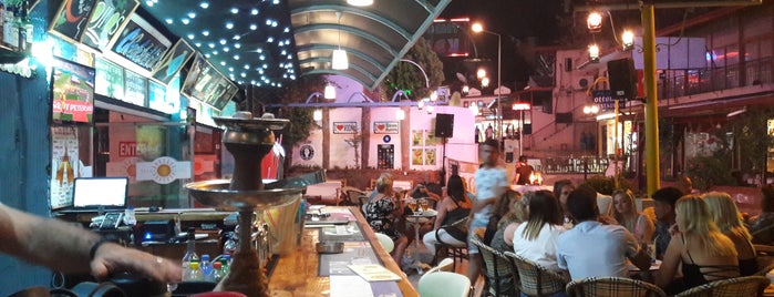 Hakuna Matata Cocktail Bar is one of Ruveyda 님이 좋아한 장소.