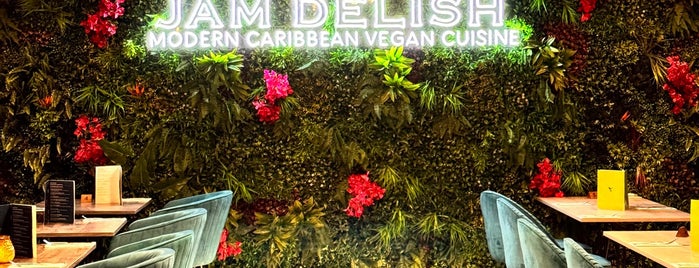 Jam Delish is one of สถานที่ที่ Chris ถูกใจ.