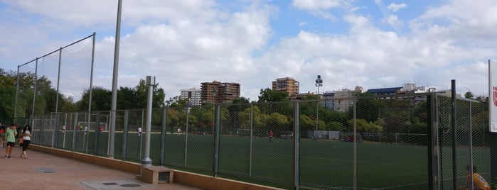 Camp de Futbol Pont de l'Exposició ("la Peineta") is one of Campos de Fútbol Base.